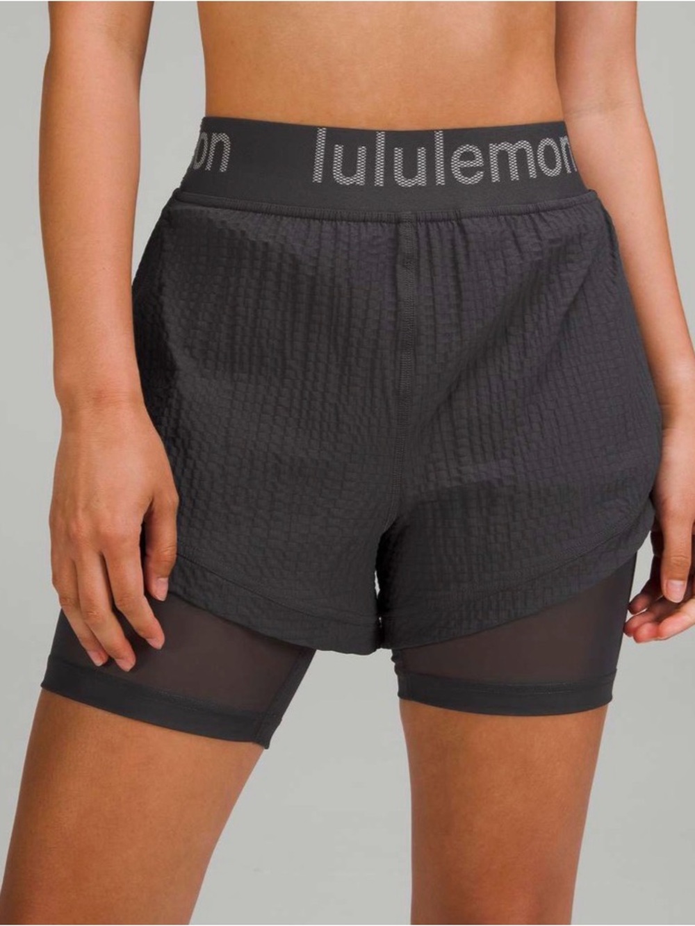 Lululemon Logo Waistband High-Rise Training Short in Graphite Grey— Size 8